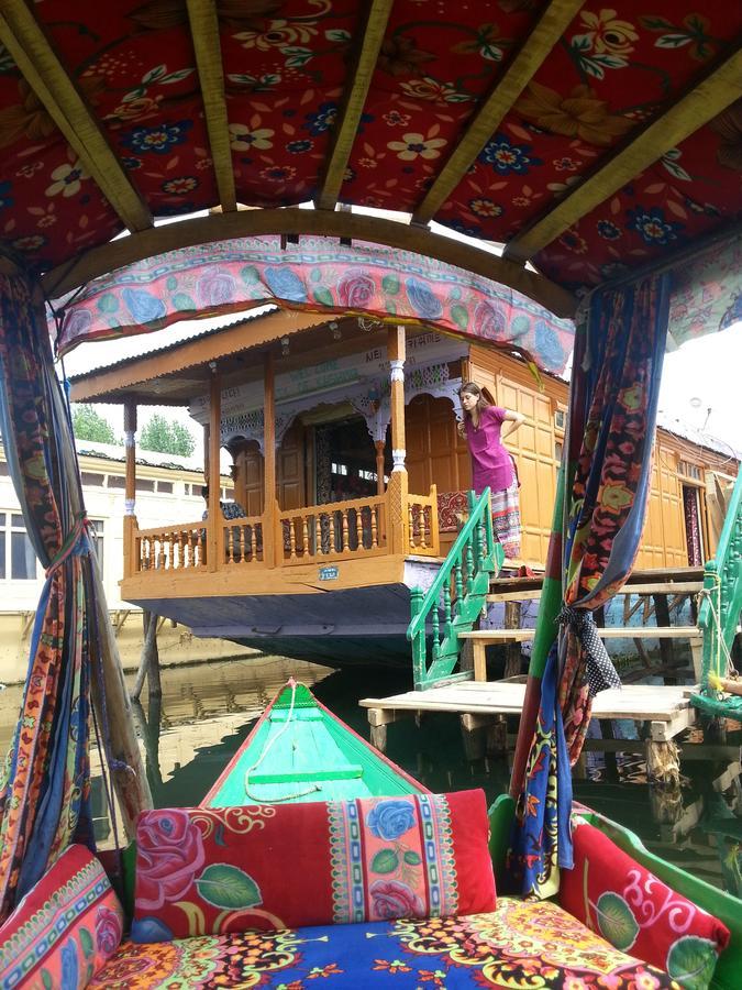 Houseboat - City Of Kashmir Hotel Srinagar  Bagian luar foto